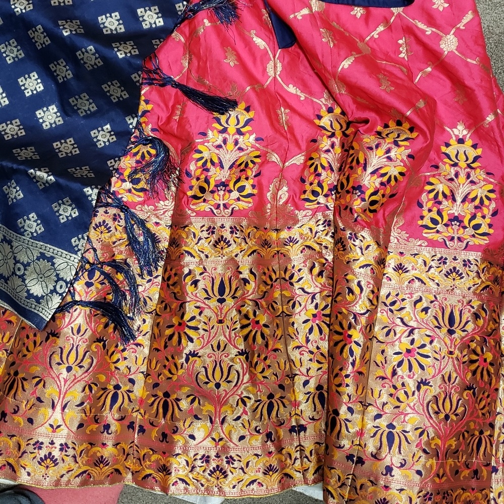 Lehnga set (skirt) - Picture 2 of 2